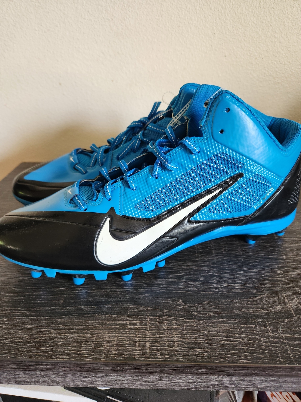 Nike Men’s Blue and Black Football Cleats - Lightweight Performance